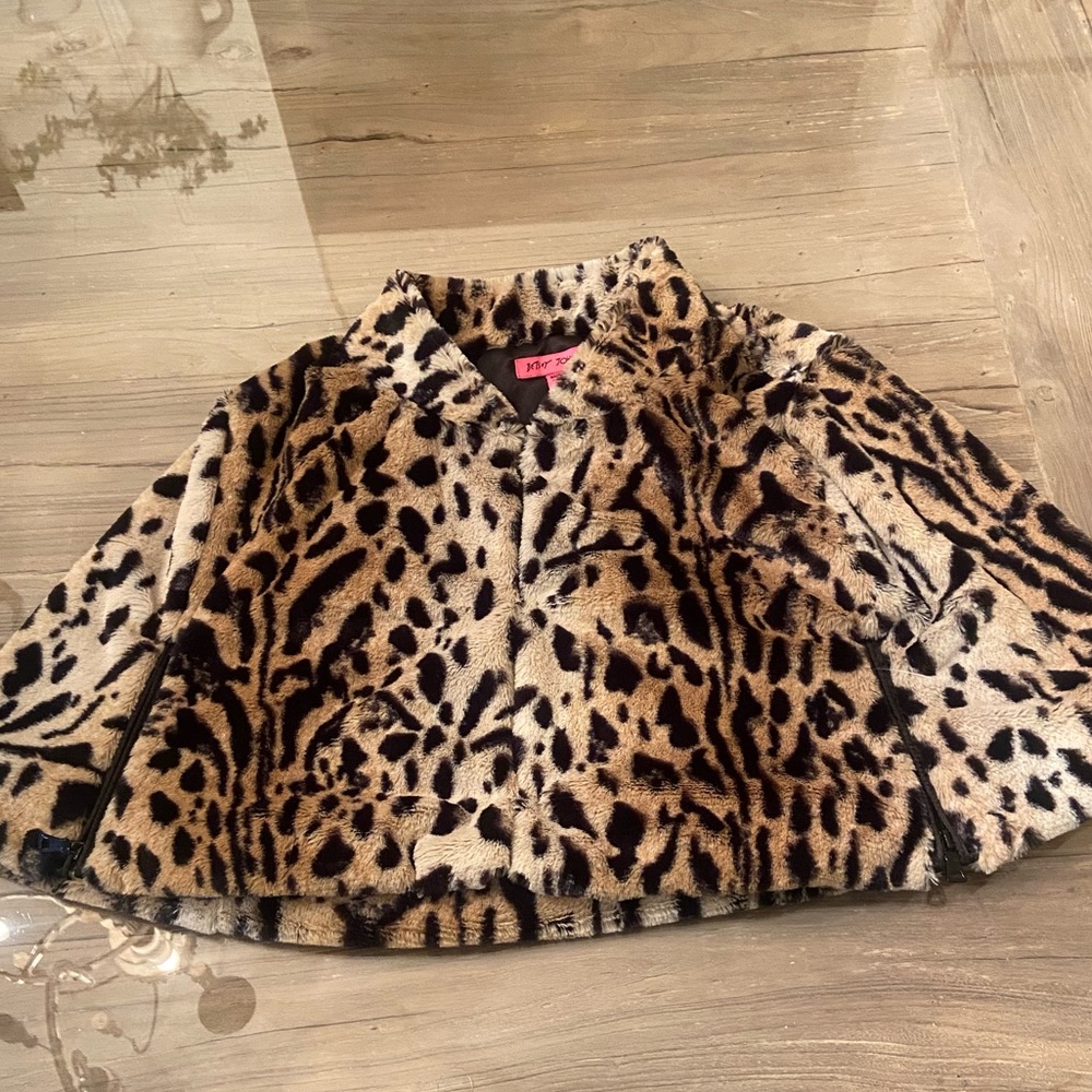 Betsey Johnson leopard cape nwot